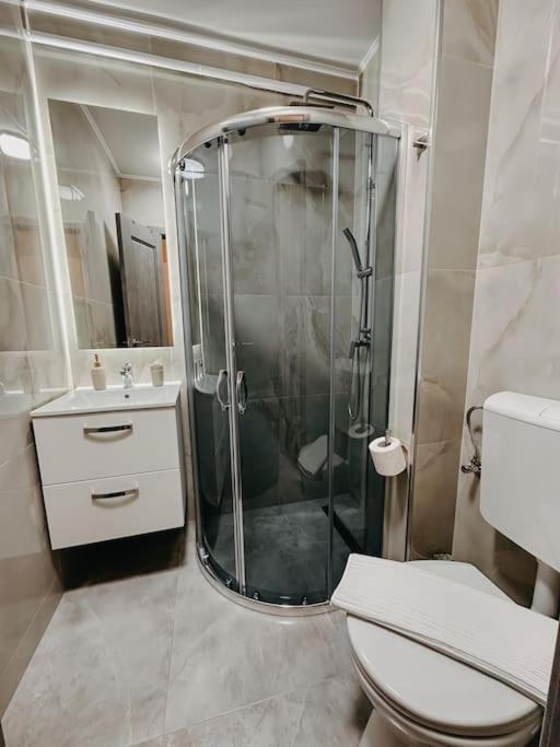 Agoll Victoria - Self Checkin Lägenhet Resita Exteriör bild